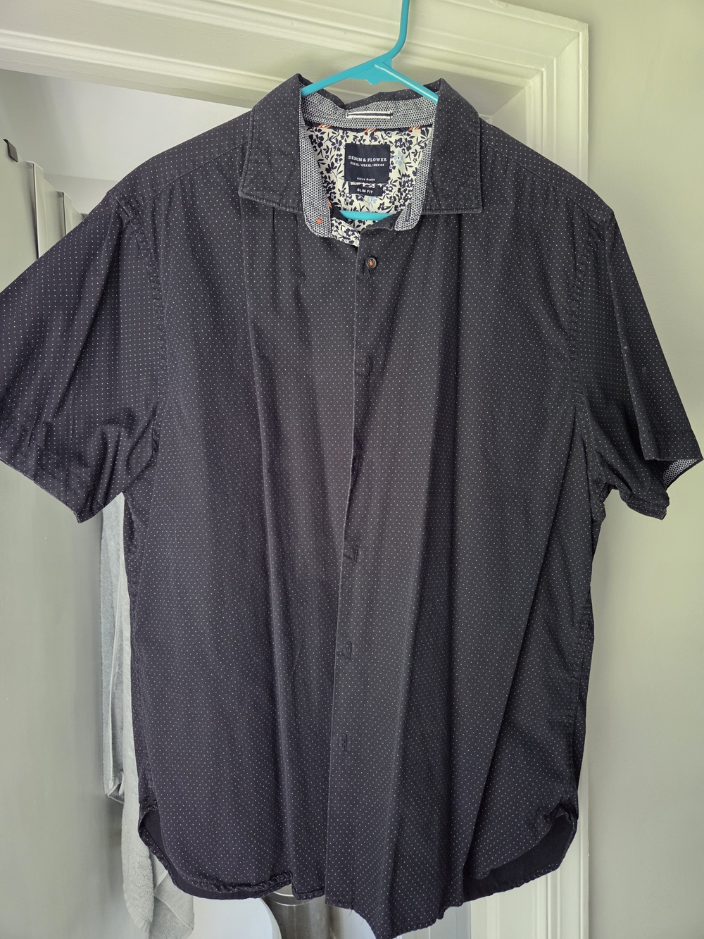 Van Heusen Black Short-Sleeve Button-Up Shirt